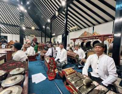 Bayu Purnama Launching Sang Reghawa Karya Orisinilnya Di Panggung Trimurti Candi Prambanan