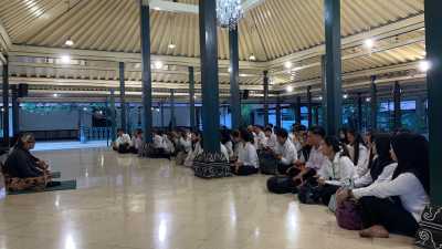 Tari Sekar Pudyastuti AKNSBY Pentas Acara KPID DIY di UMBY
